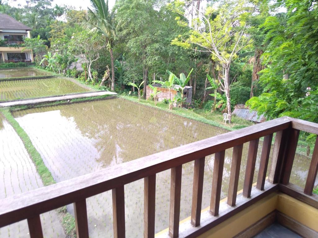Balkón nebo terasa v ubytování Ubud Lestari Bungalows