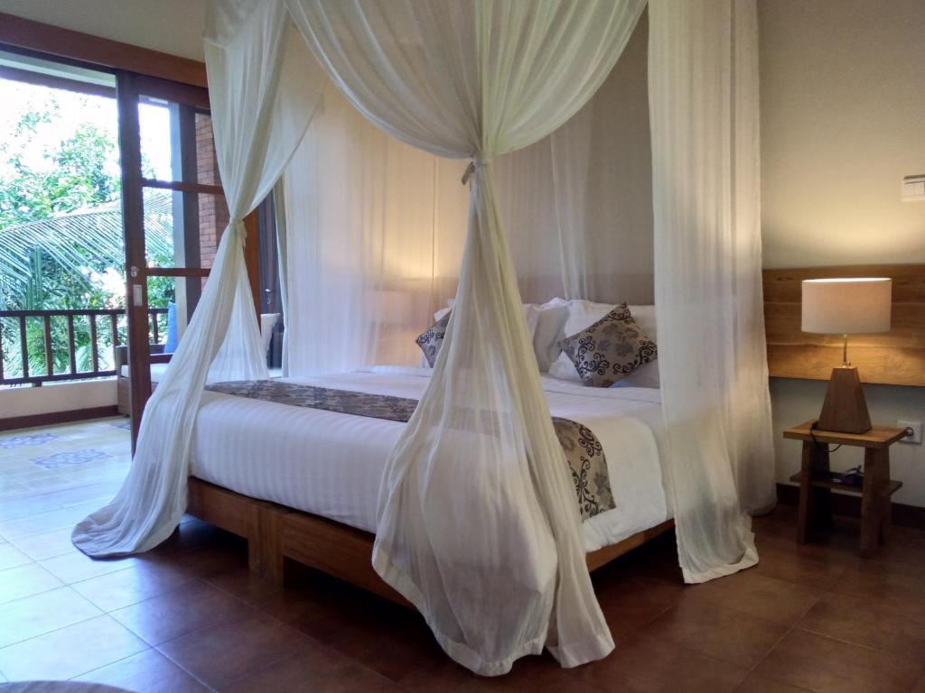 Postel nebo postele na pokoji v ubytování Ubud Lestari Bungalows