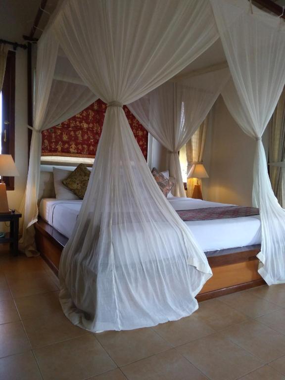 Postel nebo postele na pokoji v ubytování Ubud Lestari Bungalows