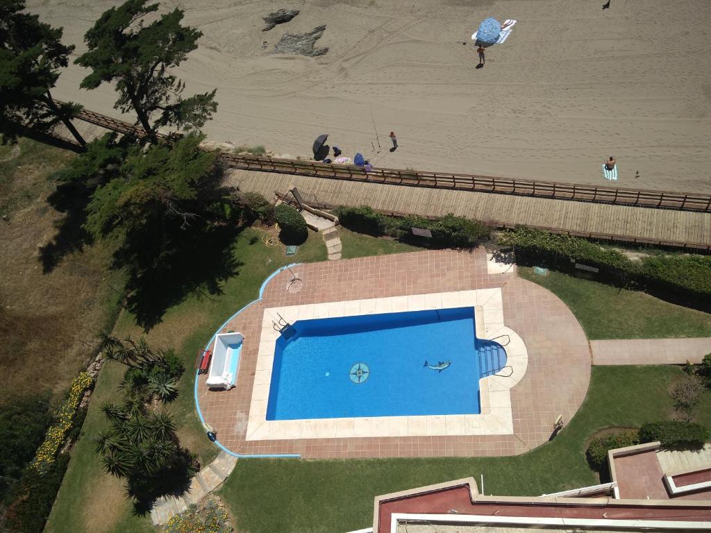 Basen w obiekcie Edificio Rosa de los Vientos apartamento 71 lub w pobliżu