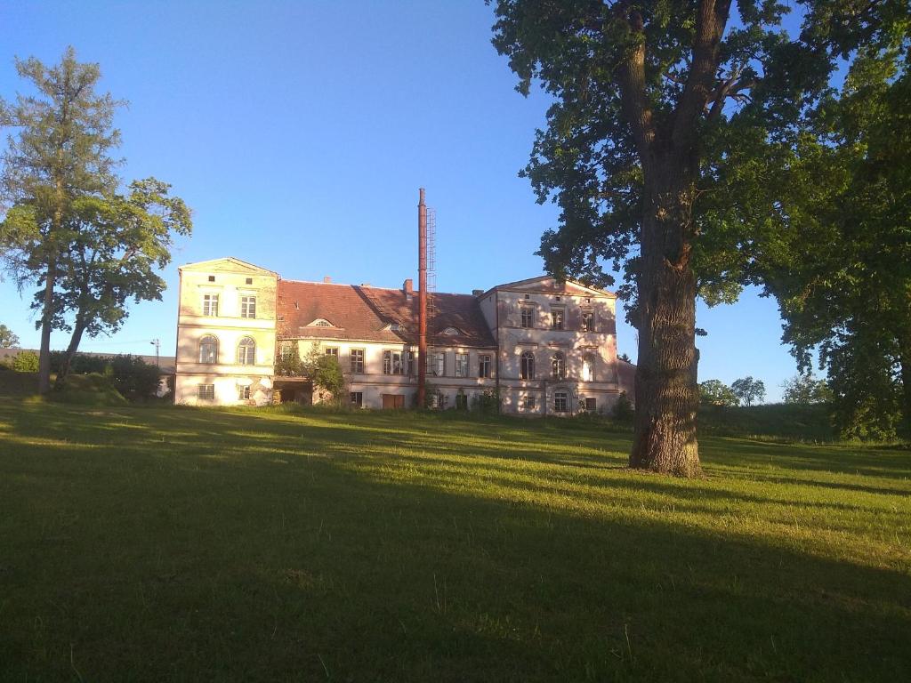 Budova, v ktorej sa farma nachádza