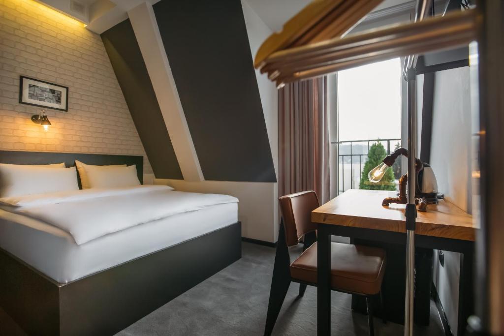 Postel nebo postele na pokoji v ubytování Timber Boutique Hotel