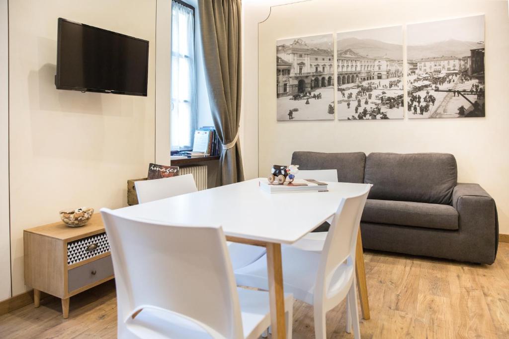 Inn Aosta - La Piazza - 5