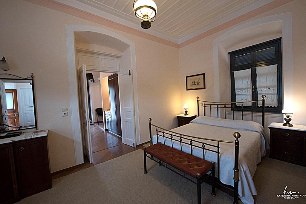 Postel nebo postele na pokoji v ubytování Phaedra Hotel