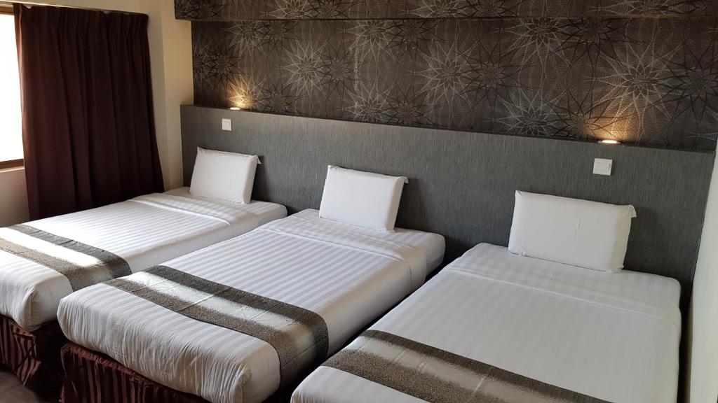 Postel nebo postele na pokoji v ubytování Check Inn Hotel Tawau