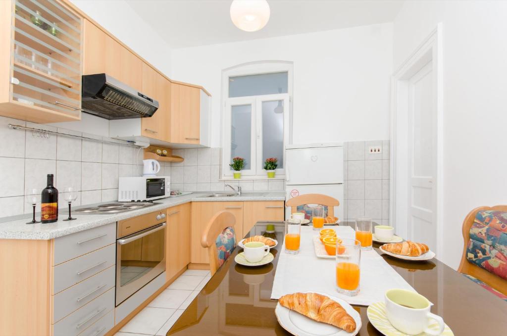 Kuchyňa alebo kuchynka v ubytovaní City Core Apartment