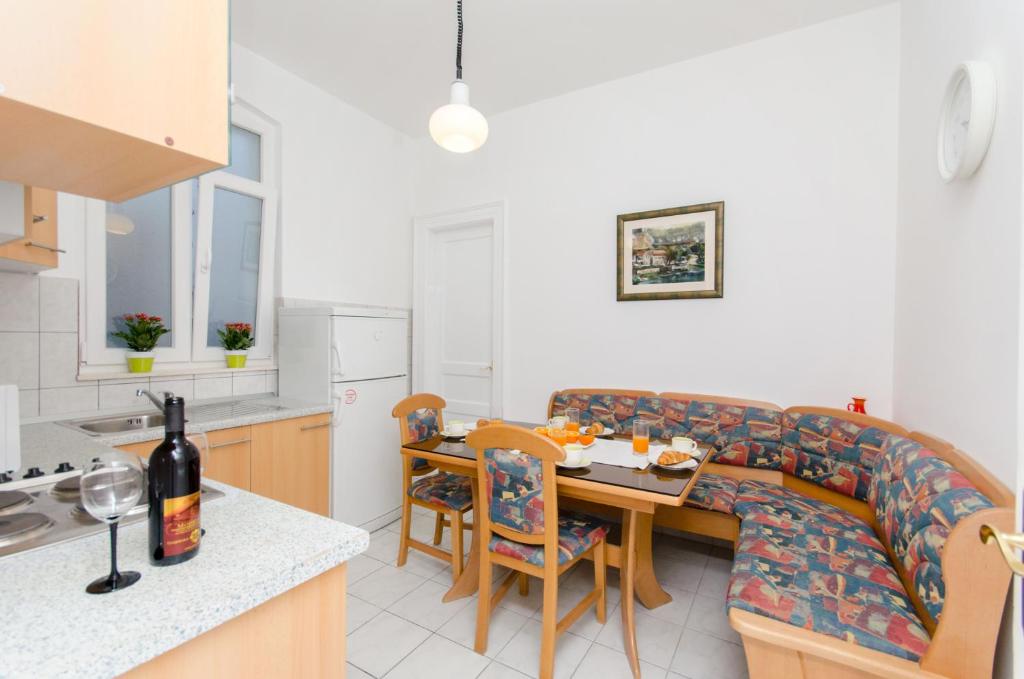 Kuchyňa alebo kuchynka v ubytovaní City Core Apartment