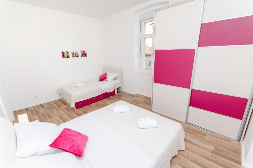 Posteľ alebo postele v izbe v ubytovaní City Core Apartment