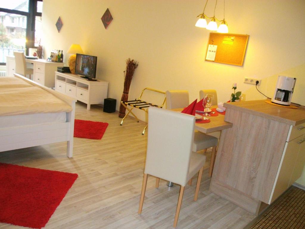 Kuchyň nebo kuchyňský kout v ubytování Haus Roseneck mit gratis Zugang zur Jod-Sole-Therme