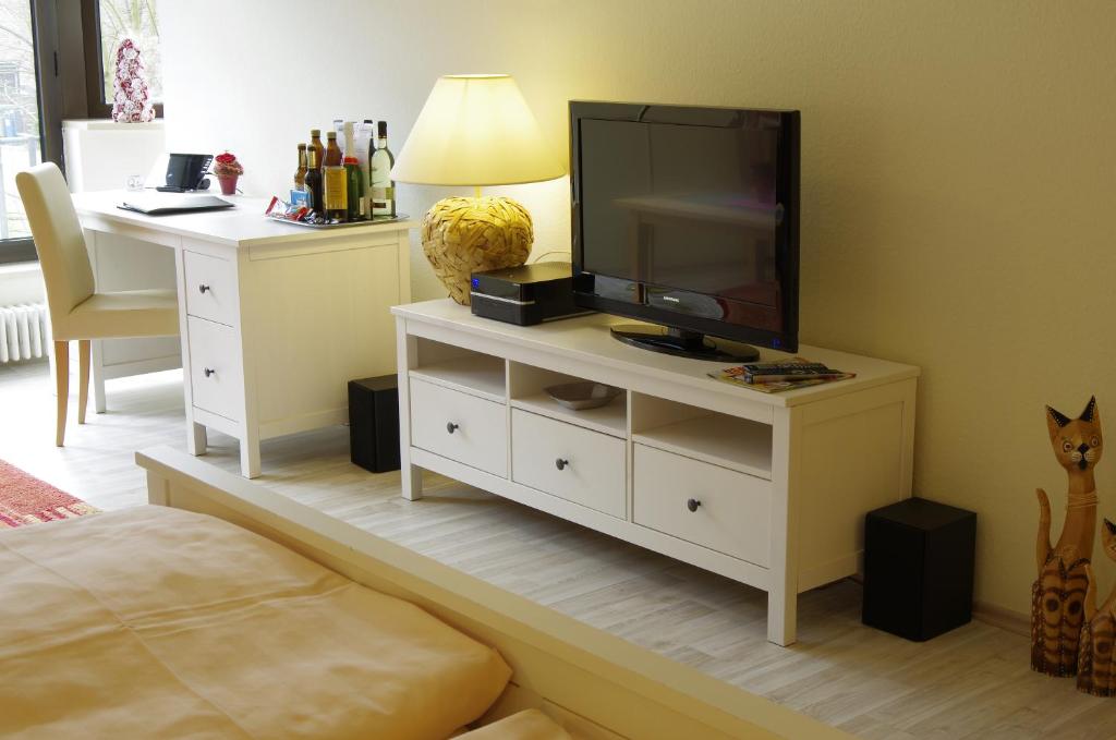 TV a/nebo společenská místnost v ubytování Haus Roseneck mit gratis Zugang zur Jod-Sole-Therme