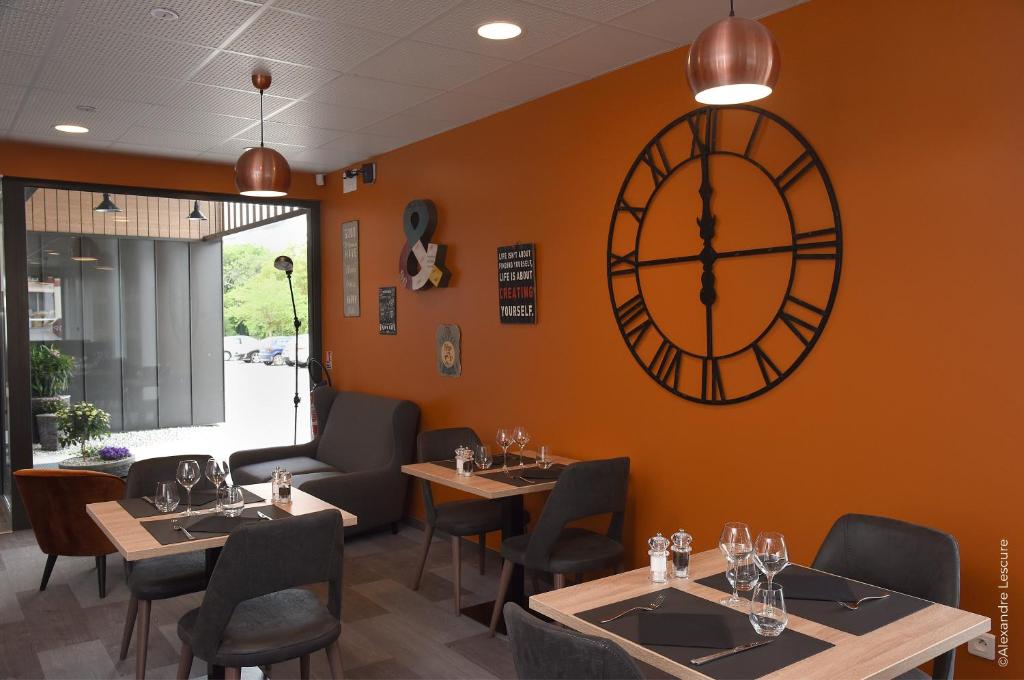 Gallery image of Contact Hôtel Astréa Nevers Nord et son restaurant la Nouvelle Table in Varennes Vauzelles