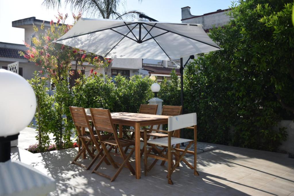 Patio alebo iná vonkajšia časť ubytovania Dimora Santa Caterina