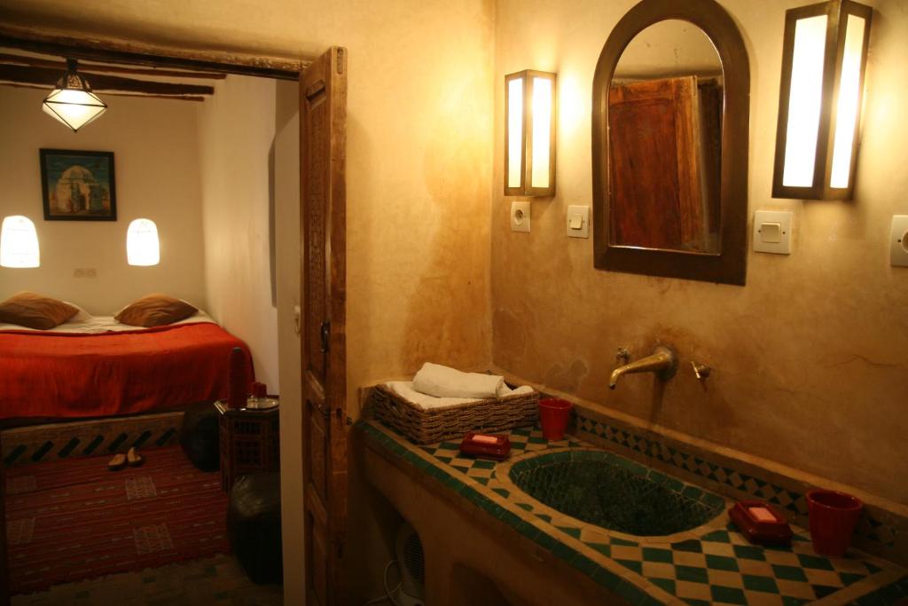 Postel nebo postele na pokoji v ubytování Riad Spa Dar Nimbus