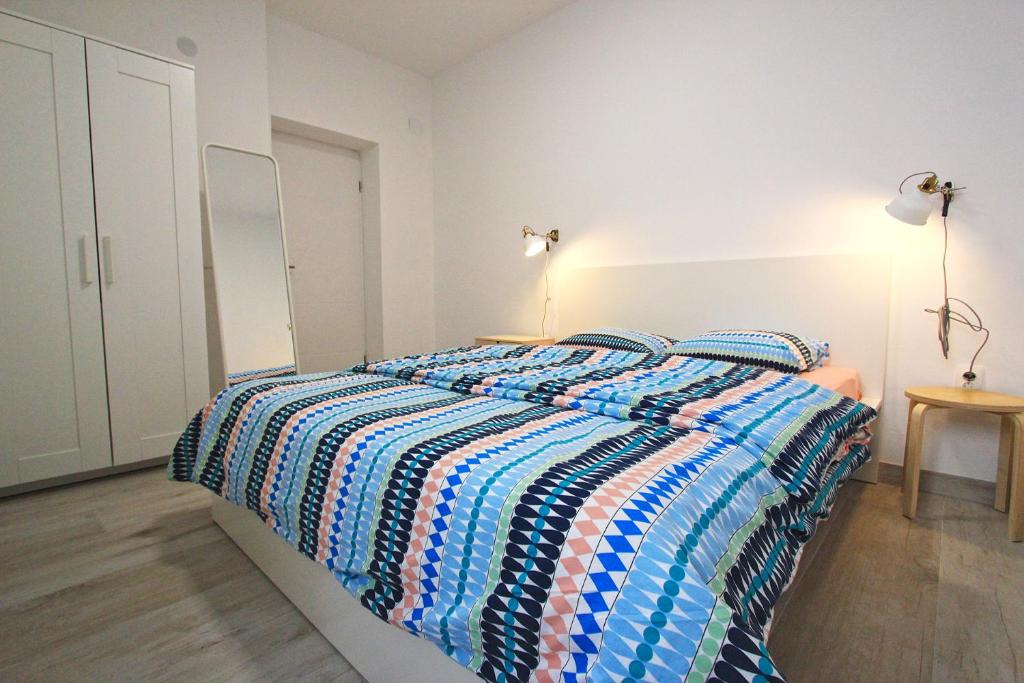 Postel nebo postele na pokoji v ubytování Beachfront Apartments Anita with Pool