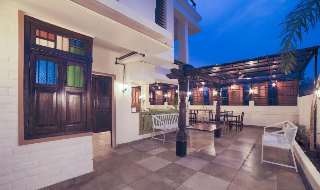 Posezení v ubytování Treebo Chalets, Nagpur Airport