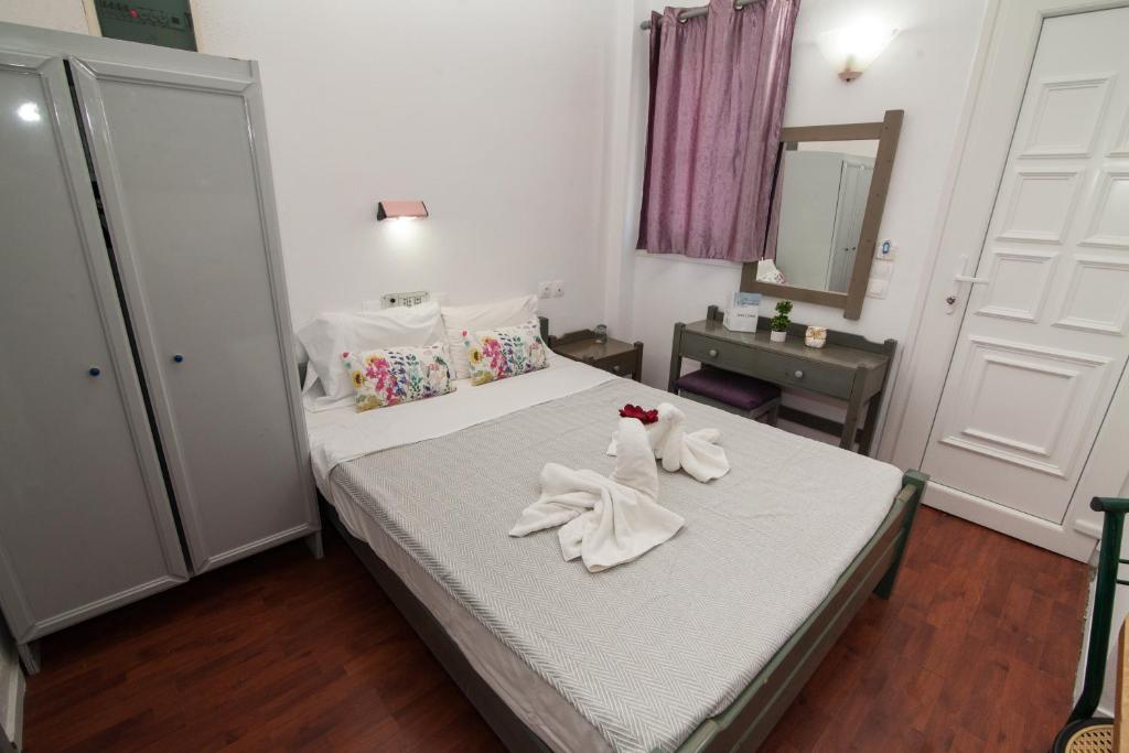 Łóżko lub łóżka w pokoju w obiekcie Vasilakis Studios & Apartments