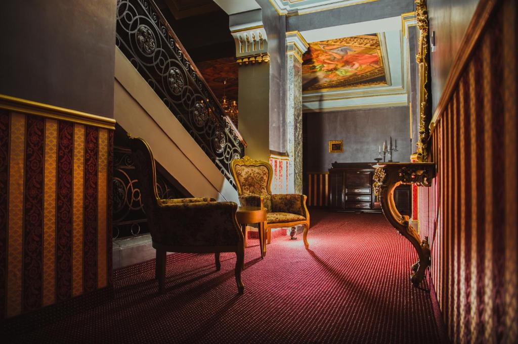 NF Palace Old City Bucharest - Resim 41