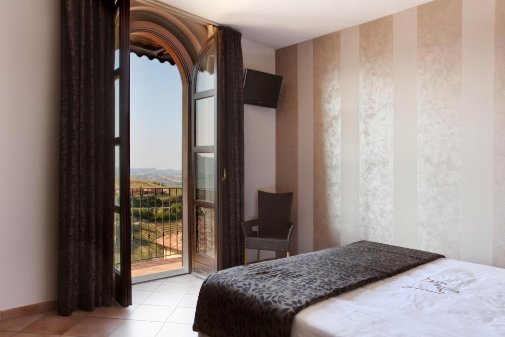 Le Torri - Castiglione Falletto - Superior Double Or Twin Room With Balcony