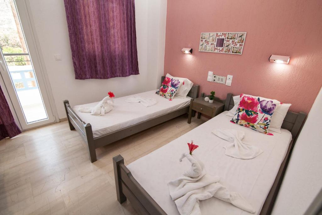 Łóżko lub łóżka w pokoju w obiekcie Vasilakis Studios & Apartments
