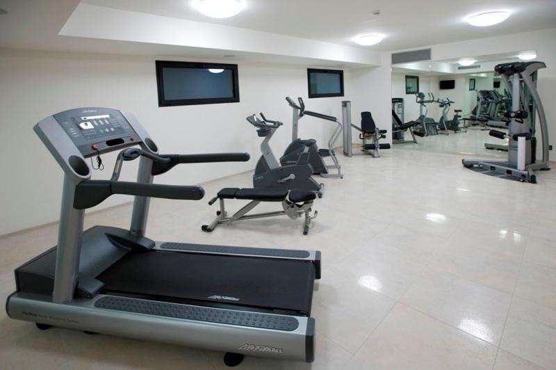 Fitness centrum a/nebo fitness zařízení v ubytování Hotel Napoleon