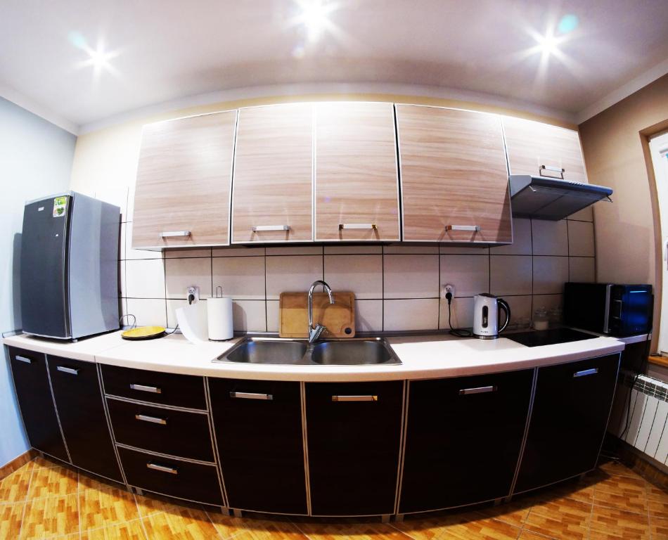 Kuchyň nebo kuchyňský kout v ubytování Pokoje Gościnne Sandomingo