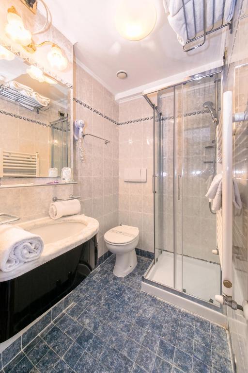 Koupelna v ubytování Hotel Pantalon