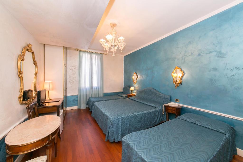 Postel nebo postele na pokoji v ubytování Hotel Pantalon