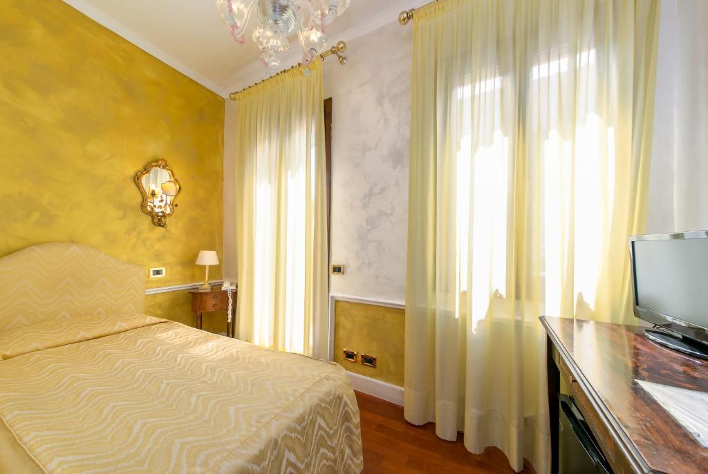 Postel nebo postele na pokoji v ubytování Hotel Pantalon