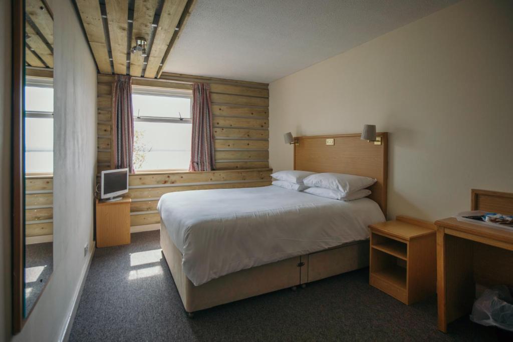 Royal Hotel, Bar & Grill - 