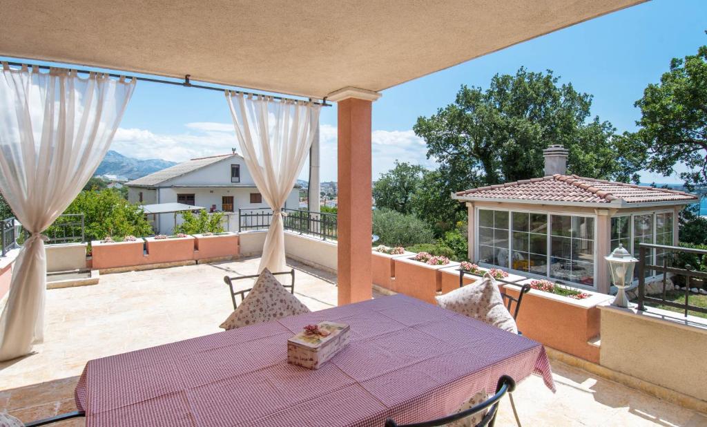 Nespecifikovaný výhled na hory nebo výhled na hory při pohledu z apartmánu