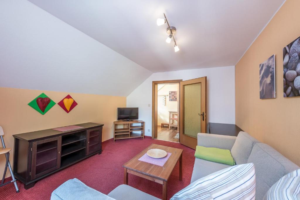 Posezení v ubytování Ski- und Wander Appartements Schiffer