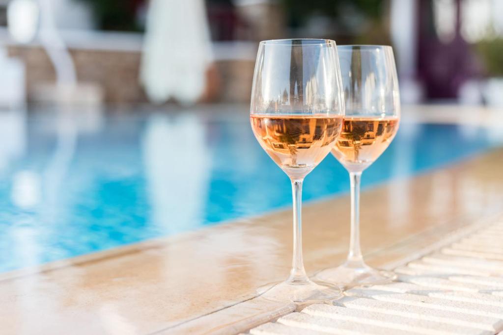 Bazén v ubytování Ariadne Hotel nebo v jeho okolí
