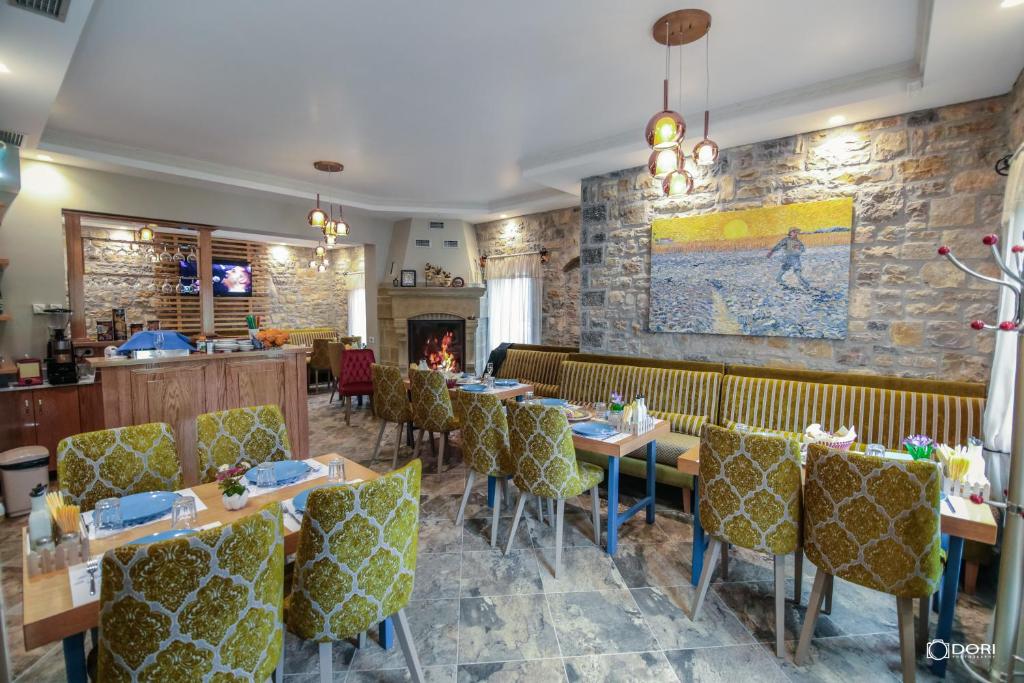 Restaurace v ubytování Hotel Restaurant Vila Ime Voskopoje