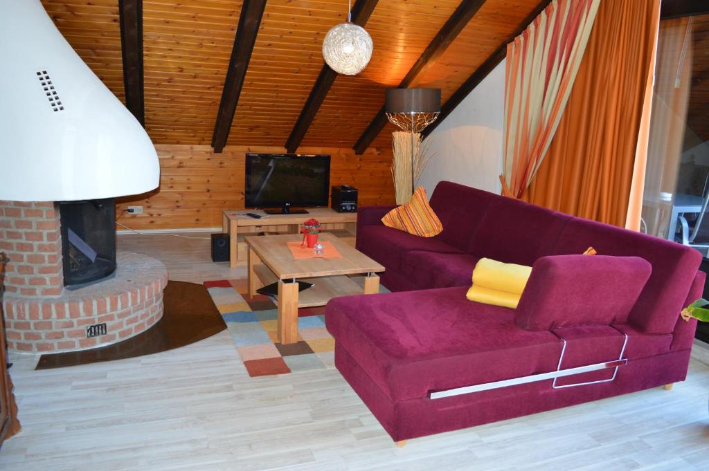 TV a/nebo společenská místnost v ubytování Haus Roseneck mit gratis Zugang zur Jod-Sole-Therme