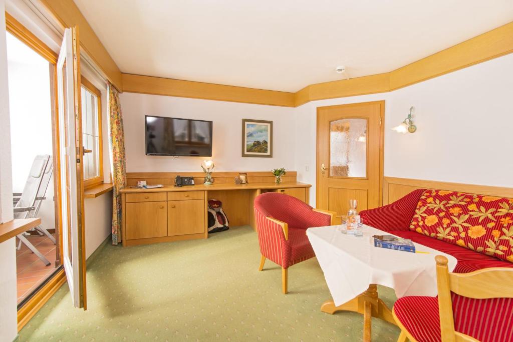 TV a/nebo společenská místnost v ubytování Hotel Alte Krone