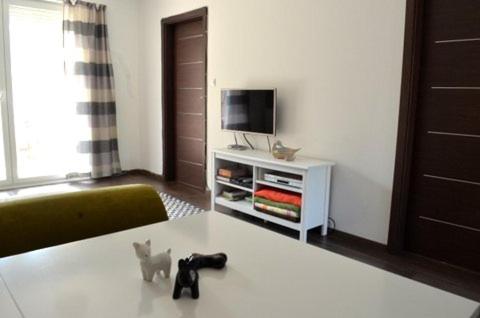 A television and/or entertainment centre at Hannajo apartman