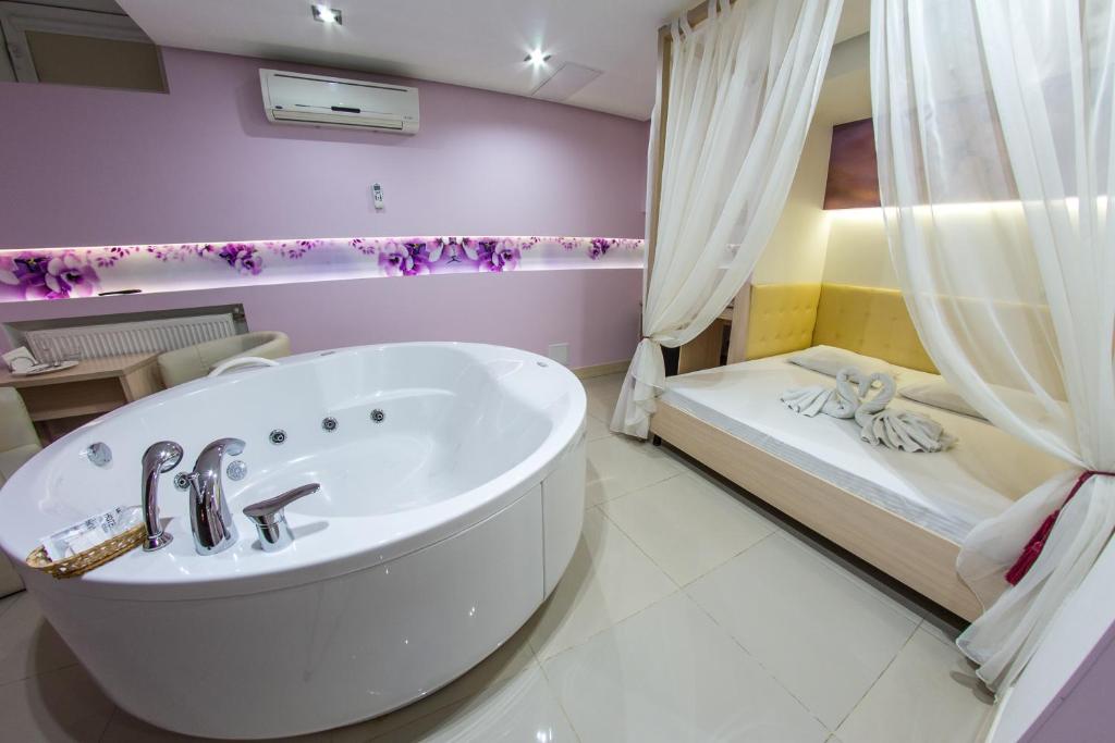 a bathroom with a tub and a bunk bed at Spa-отель in Kharkiv