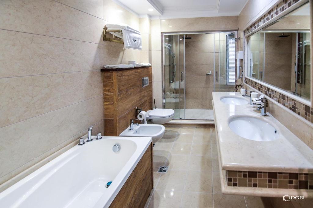 Koupelna v ubytování Hotel Restaurant Vila Ime Voskopoje