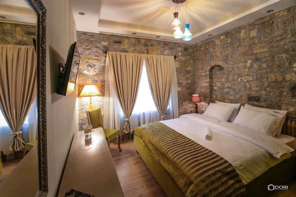 Postel nebo postele na pokoji v ubytování Hotel Restaurant Vila Ime Voskopoje