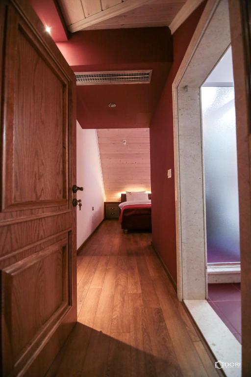 Postel nebo postele na pokoji v ubytování Hotel Restaurant Vila Ime Voskopoje