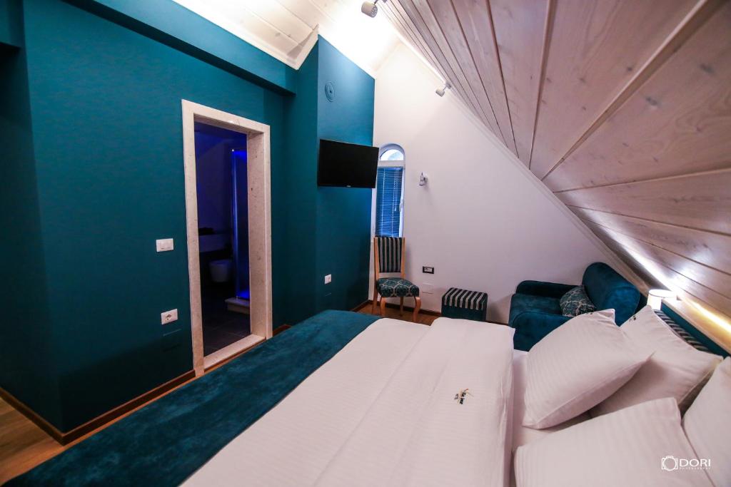 Postel nebo postele na pokoji v ubytování Hotel Restaurant Vila Ime Voskopoje