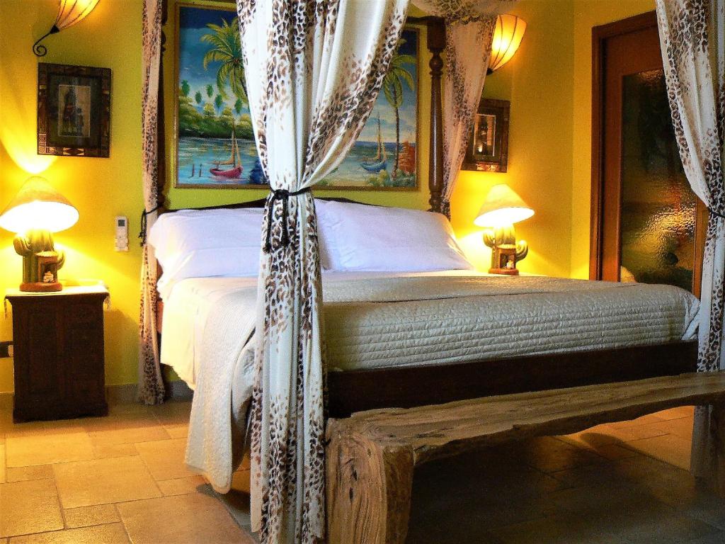 Postel nebo postele na pokoji v ubytování Antigua B&B