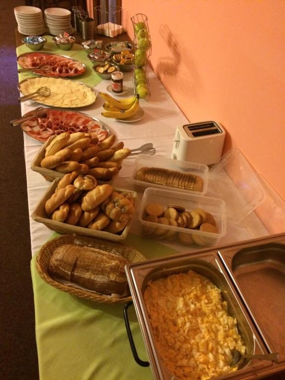 Eten bij of ergens in de buurt van het hotel


