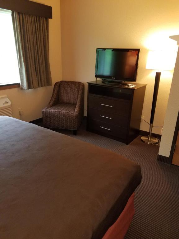 AmericInn by Wyndham Menomonie - King Suite - No Fumadores
