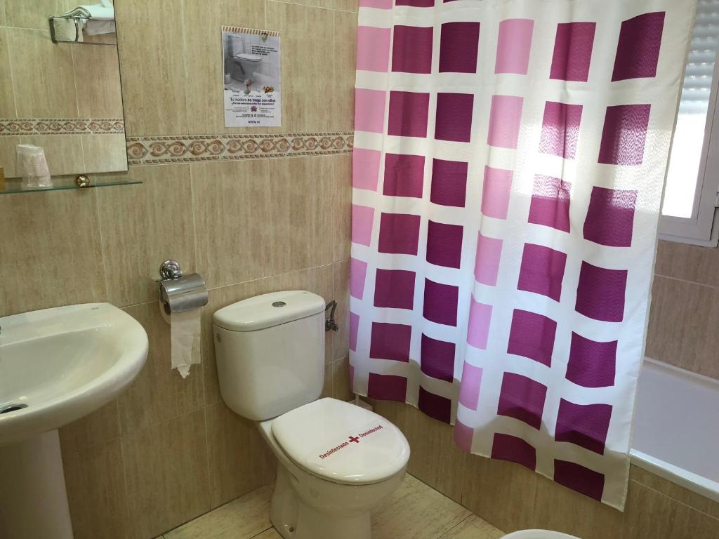 Koupelna v ubytování Hostal 82