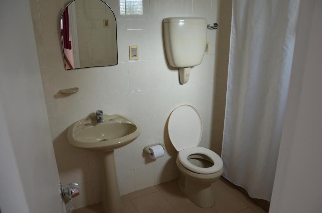 Salle de bains dans l'établissement Hotel Romi