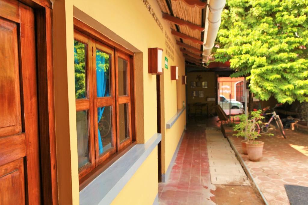 an empty hallway of a building with a door and windows at Hostal La Tortuga Booluda in León
