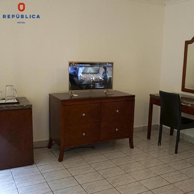 TV a/nebo společenská místnost v ubytování Hotel República Panamá
