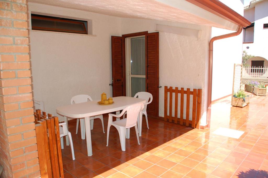 Lucia Holiday House a Porto Pino - Casa vacanze con BBQ