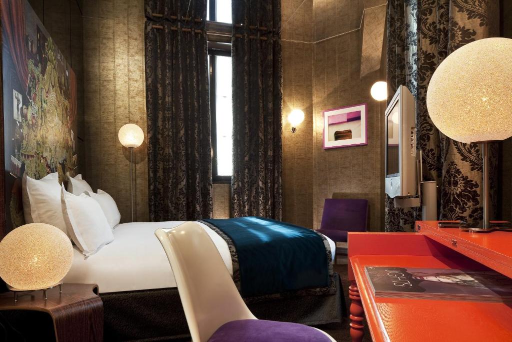 Hôtel du Petit Moulin, Haute Couture hotel by Lacroix - 12